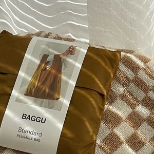 FREE BUNDLE ITEM // NWT Baggu